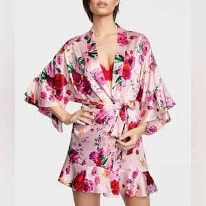 NEW Victoria's Secret Satin Flounce Pink Floral Robe, size medium/large